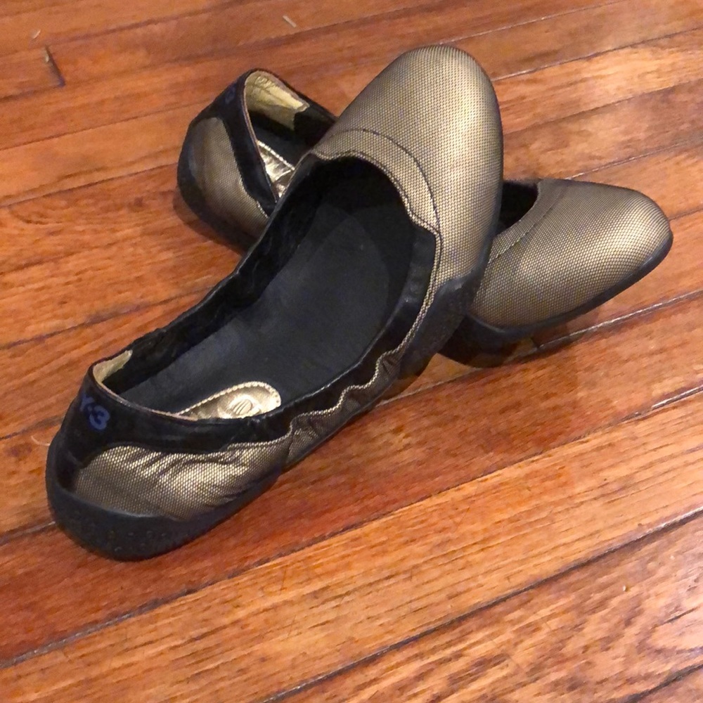 Women’s flats